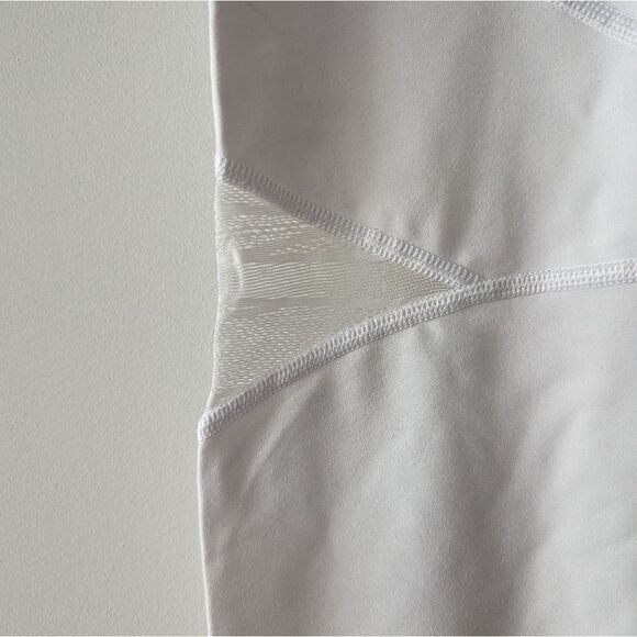 NWOT Victoria's Secret Sport Knockout Leggings with Mesh Lace Cutouts - L - Picture 4 of 9